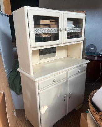 Vecchia vetrina stile shabby