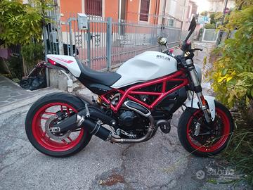 ducati Monster 797 plus
