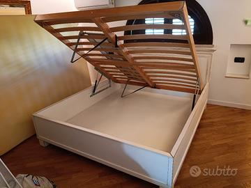 letto matrimoniale doghe legno cassettone