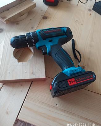 avvitatore 21 volt  con percussione + accessori