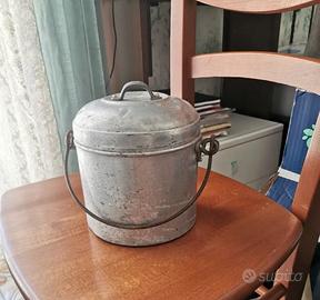 Antico contenitore per alimenti in alluminio
