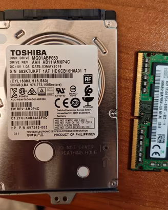 Hard disk Toshiba 500gb piú memoria RAM 4gb