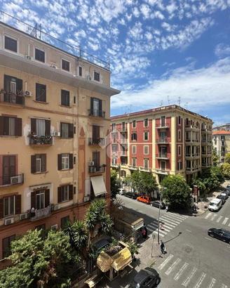 4 LOCALI A NAPOLI