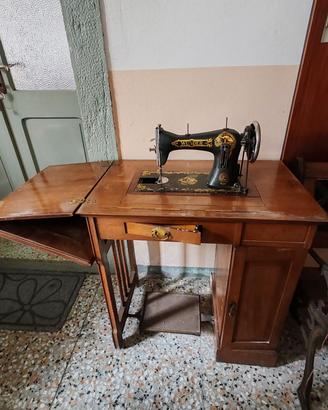  Macchina da Cucire d'Epoca WUNDER con Mobiletto 