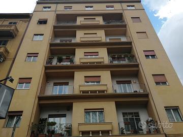 Via Liberta', signorile sei vani al quarto piano