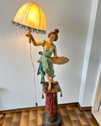 Antica Statua Scultura Lampada in legno Fanciulla
