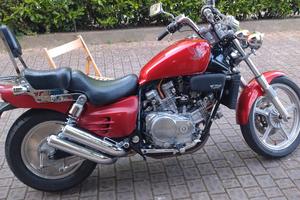 Moto Honda VF750 Magna