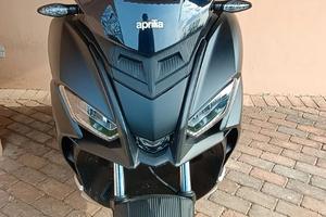 Aprilia SR gt 200