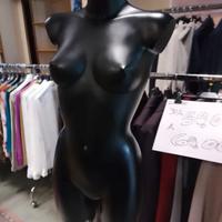 manichino negozio abbigliamento