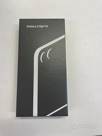 Samsung Z Flip 7 FE  con custodia