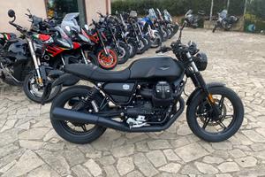Moto Guzzi V7 Stone