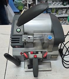 Macchina duplicatrice chiavi bravo evolution