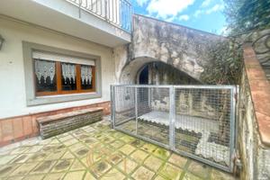 Raffinata villa angolare in periferia