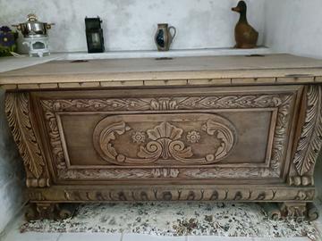 Cassapanca vintage in legno massello intagliato