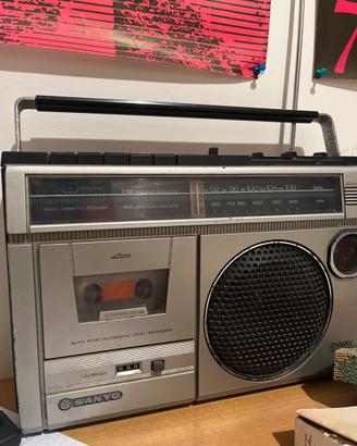 Radioregistratore a cassette vintage anni 70 Sanyo