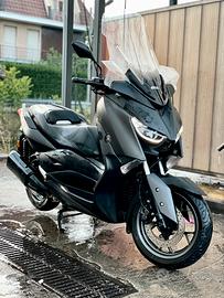 Yamaha X-Max 300