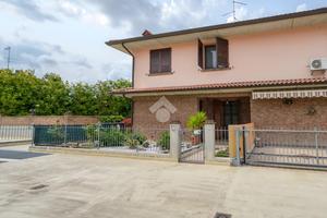VILLA A SCHIERA A SAVIGNANO SUL PANARO