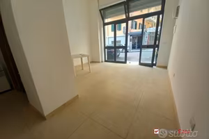 Bottega ad una luce via Cavalluccio