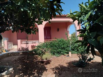 Villetta gruppi , coppie e famiglie zona spiaggia