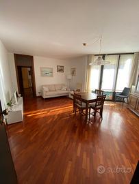 Appartamento con giardino in condominio signorile