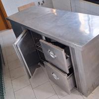 TAVOLO DA LAVORO IN ACCIAIO