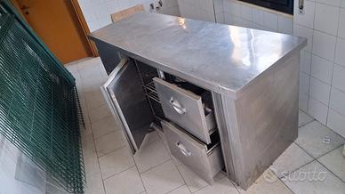 TAVOLO DA LAVORO IN ACCIAIO