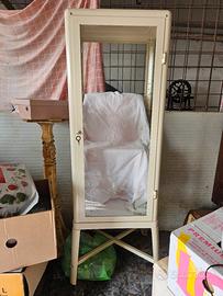 vetrina ikea con lucchetto