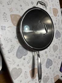 Padelle in acciaio con manici e coperchio incluso