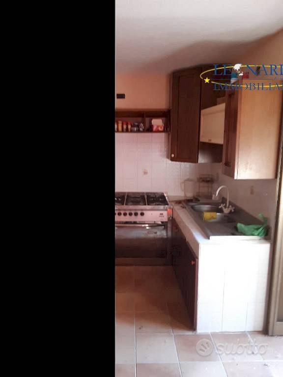 Rustico / Casale di 90 m² con 5 locali a Caprese M - Altro