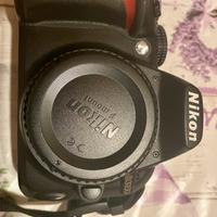 Nikon D3100 con obiettivo 18-55