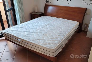 Camera da letto in legno di ciliegio