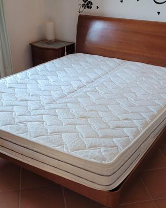 Camera da letto in legno di ciliegio