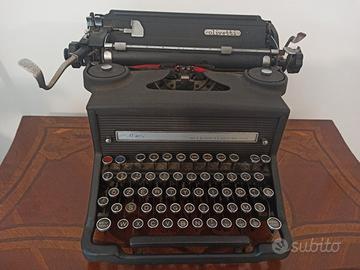 Macchina da scrivere Olivetti M40