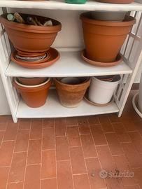 Vasi in plastica e terracotta