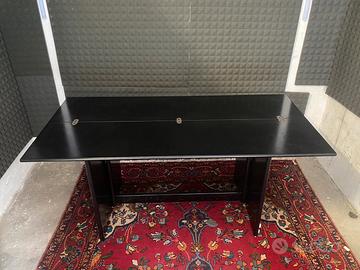 Tavolo moderno in legno nero lucido