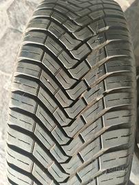 cerchi con gomme 4 stagioni  