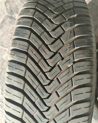 cerchi con gomme 4 stagioni  