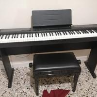 pianoforte elettronico con tasto pesato