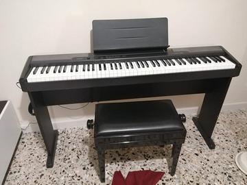 pianoforte elettronico con tasto pesato