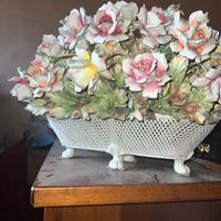 Centrotavola in ceramica di Capodimonte