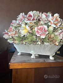 Centrotavola in ceramica di Capodimonte