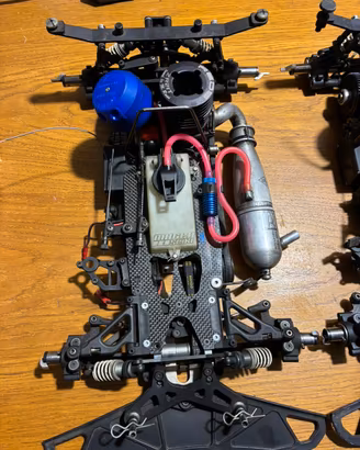 2 auto a scoppio Mugen MRX5 1/8 on road
