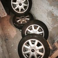 mini Cooper quattro ruote 