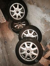 mini Cooper quattro ruote 