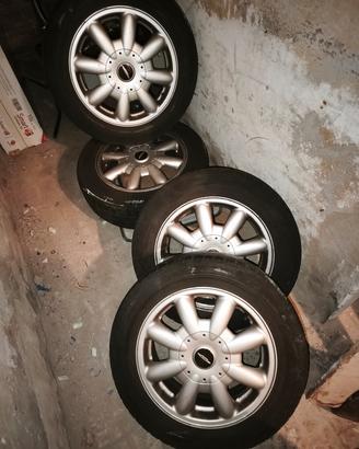 mini Cooper quattro ruote 