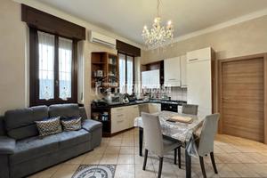 TRILOCALE CON AMPIA CANTINA E SPAZIO ESTERNO