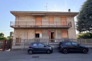 Villa di 216 m² con più di 5 locali e box auto dop