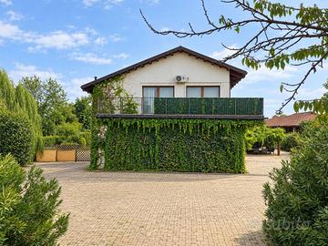 Appartamento di 220 m² con 5 locali a Chieri
