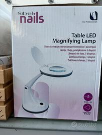 Lampada a led con ingrandimento