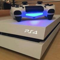 PlayStation 4 bianca